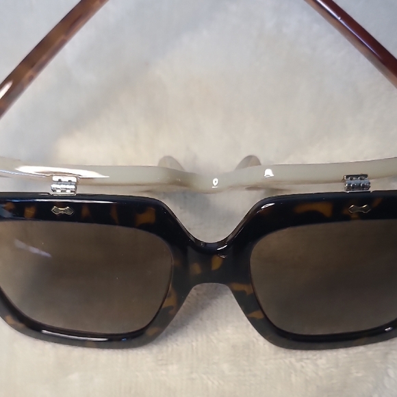 Tortoise Shell Square Sunglasses - Picture 5 of 5